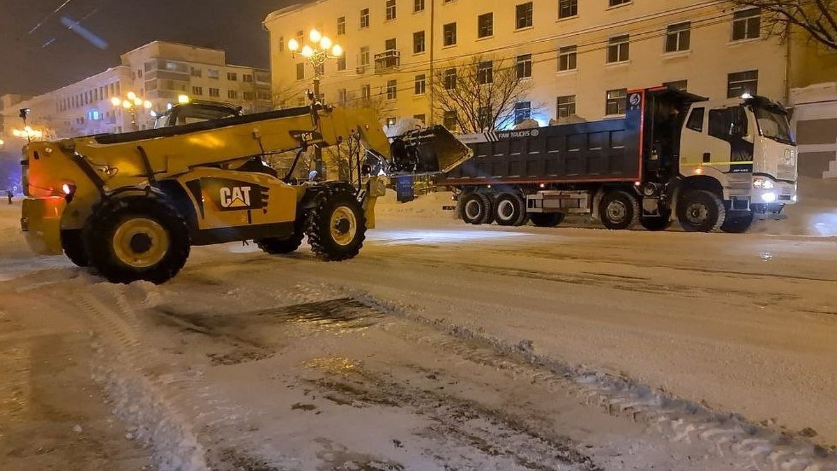 Водители Хабаровского края попали в снежный плен на дорогах - KP.RU