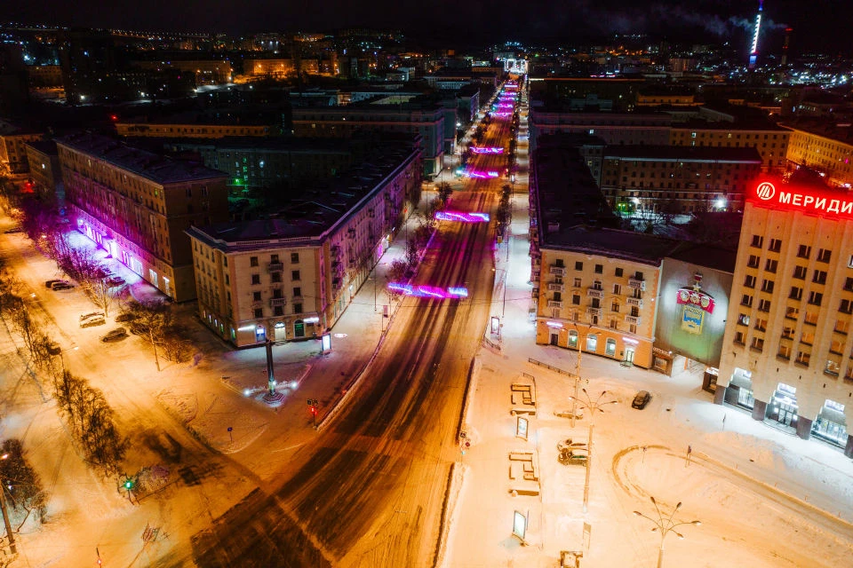 Город украсят 4400 метров светодиодных гирлянд и 2720 световых шаров. Фото: правительство Мурманской области