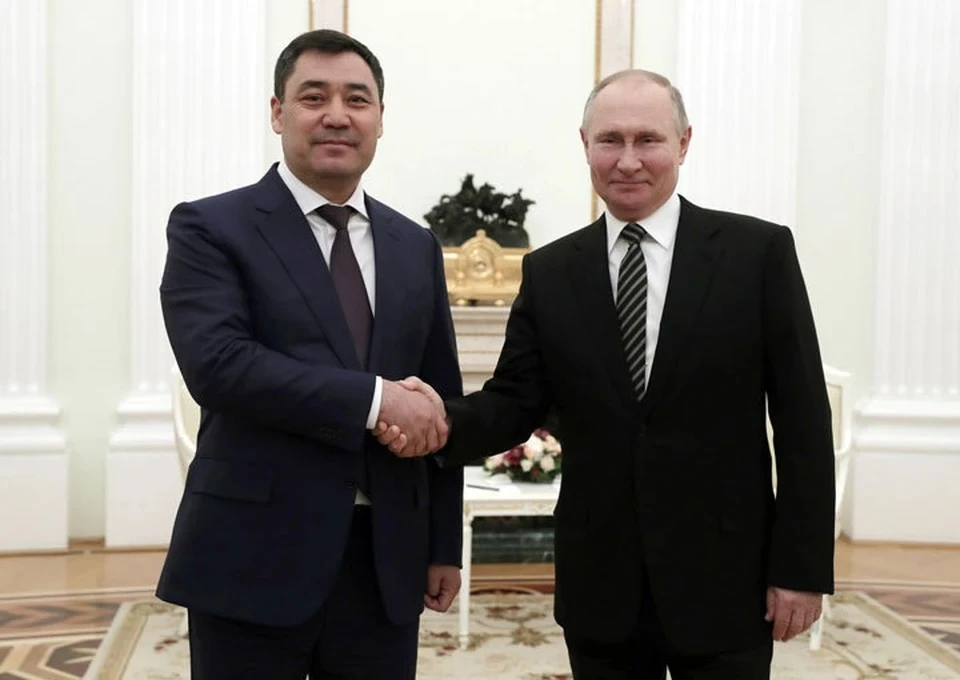 Путин поздравил президента Киргизии с успешным проведением парламентских выборов
