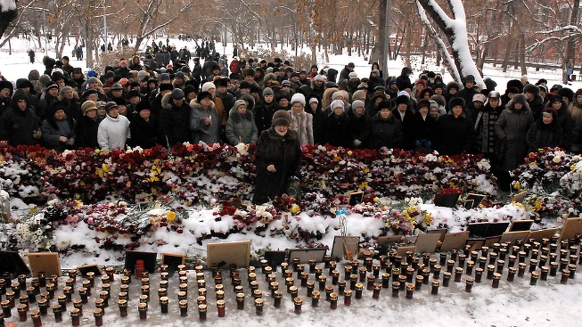 В Перми проходят траурные мероприятия в память о погибших в «Хромой лошади»  - KP.RU