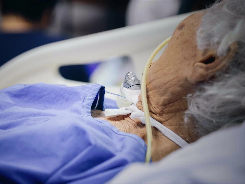 98-летняя смолянка чудом выздоровела после тяжело перенесённого коронавируса. Фото: страница губернатора Алексея Островского в соцсетях.