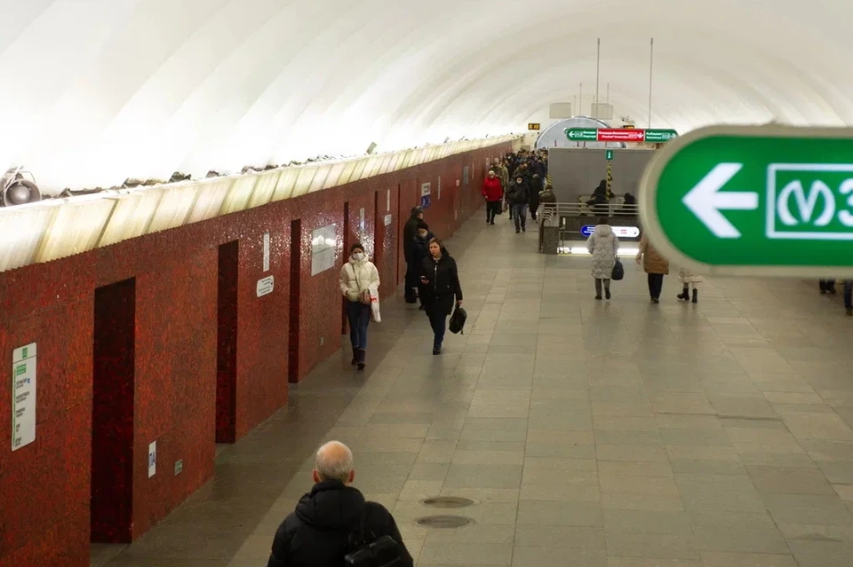 Задержка поездов в метро СПБ 31 мая. Сбой на красной линии метро сегодня. Почему задержали поезд