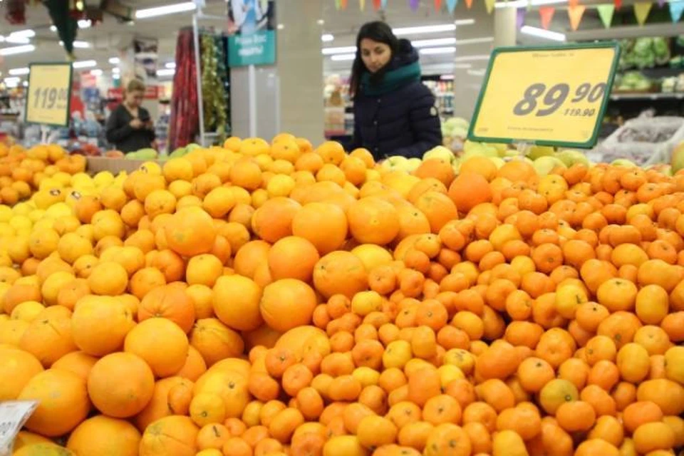 Мандарины и киви разрешили для дальнейшей реализации в связи с безопасности вредителя для человека