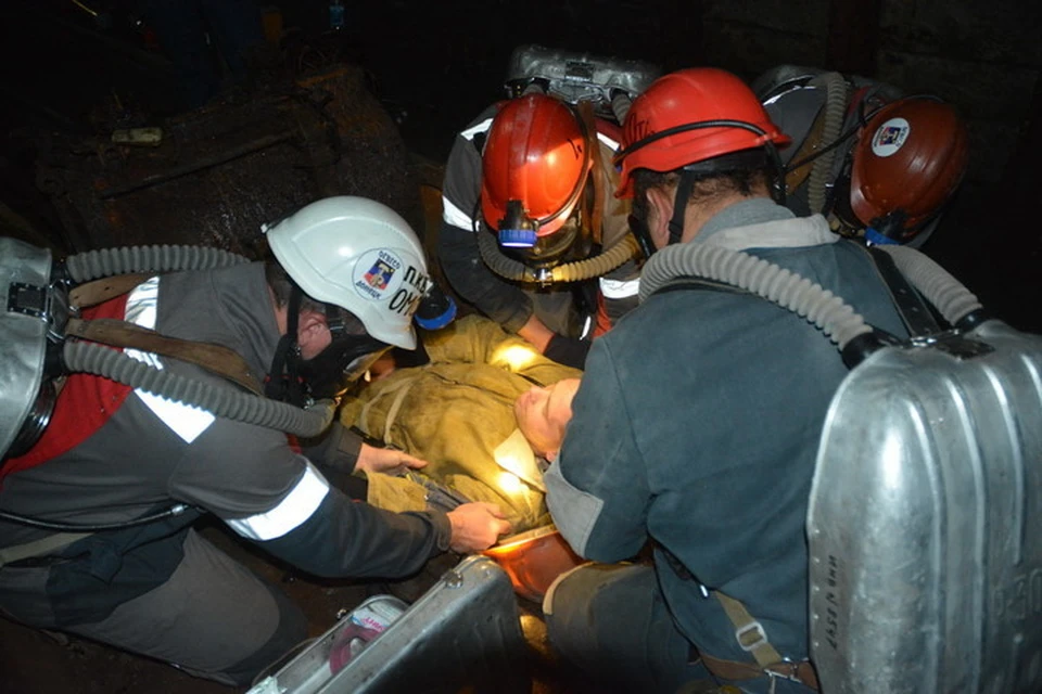 Горноспасатели оказали неотложную медицинскую помощь пострадавшему. Фото: МЧС ДНР