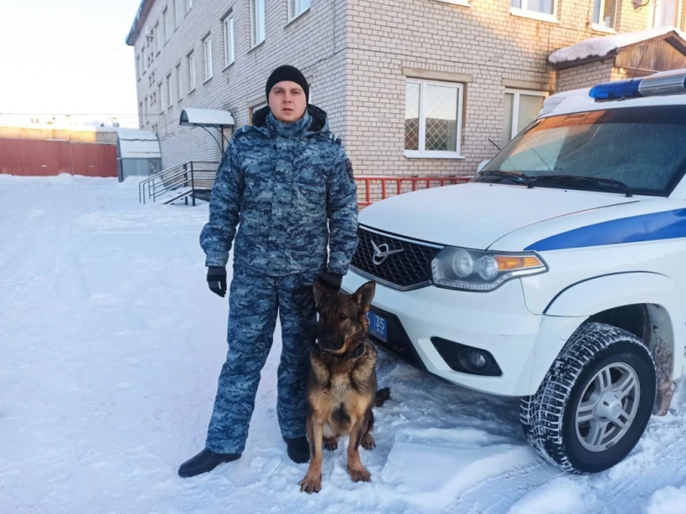 Пёс Ванкувер и инспектор-кинолог Рудольф Рачеев
