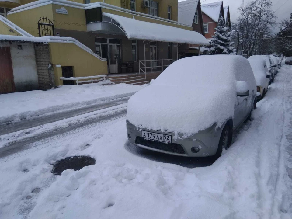 За ночь в Севастополе выпало более 10 сантиметров снега