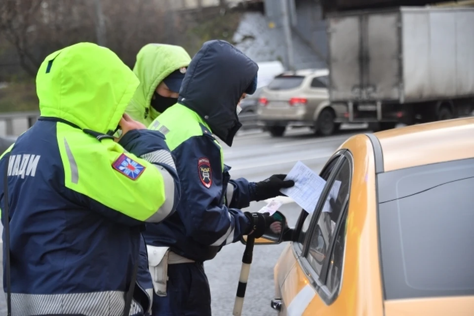В Волгоградской области массово задерживают пьяных таксистов.