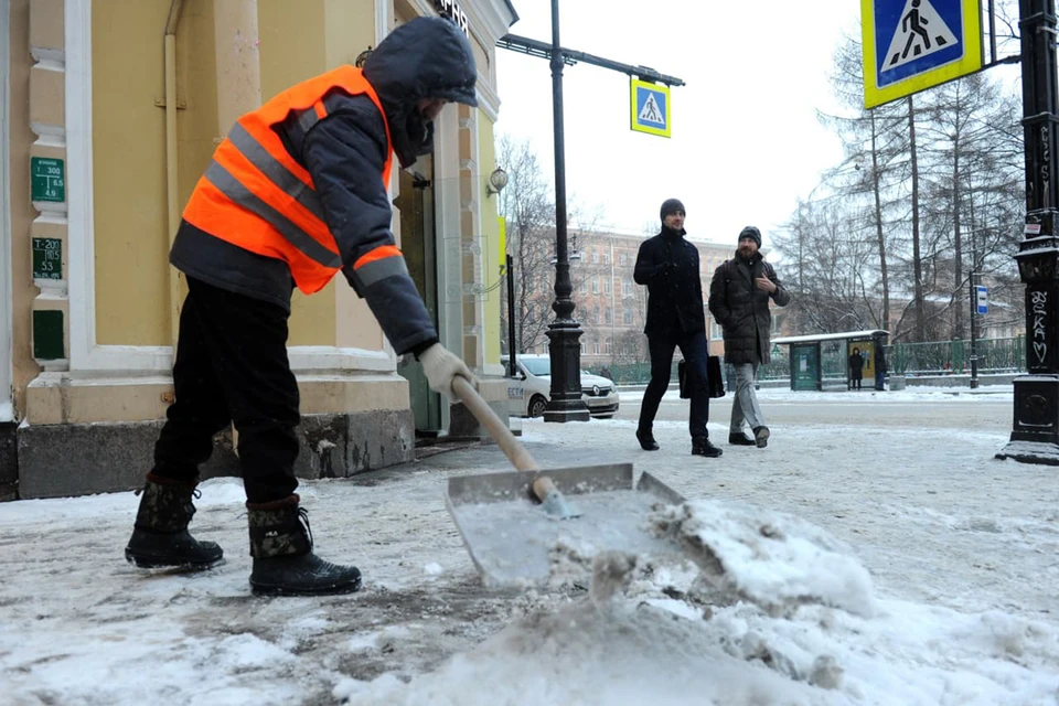 Начало зимы в Северной столице обернулось настоящей коммунальной катастрофой.