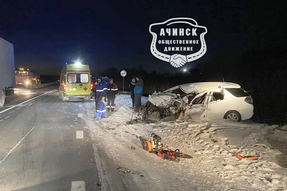 В Ачинском районе в аварии с «Камазом» погибла водитель легковой иномарки. Фото: «Ачинск Общественное движение».