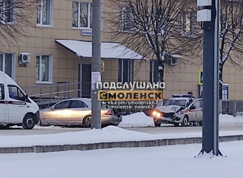 Жесткое ДТП с машиной Росгвардии произошло в Смоленске. Фото: «Подслушано Смоленск» в соцсетях.