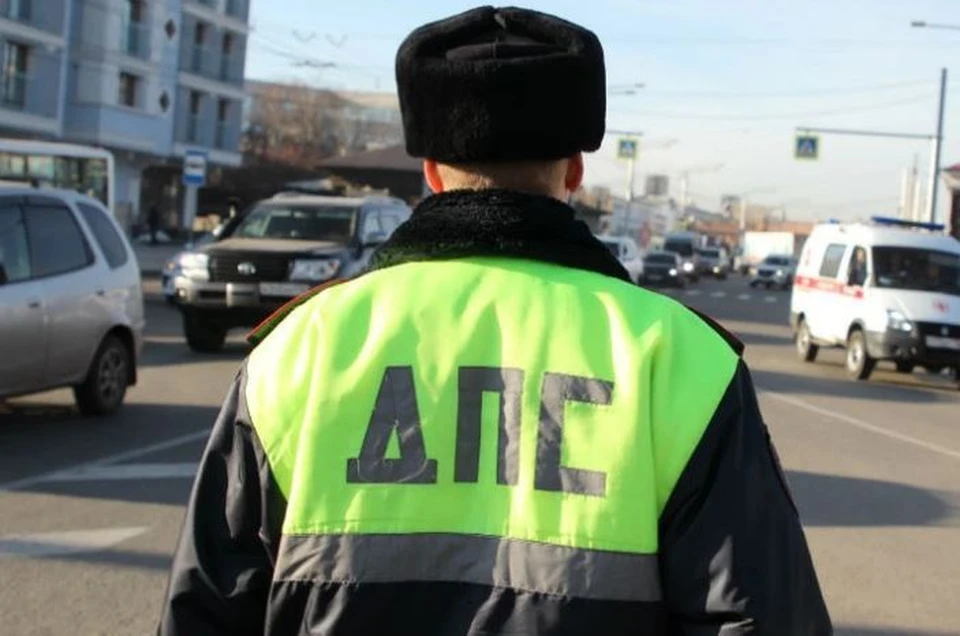 Инспекторы ГИБДД помогли иркутянке, машина которой сломалась в 30-градусный мороз