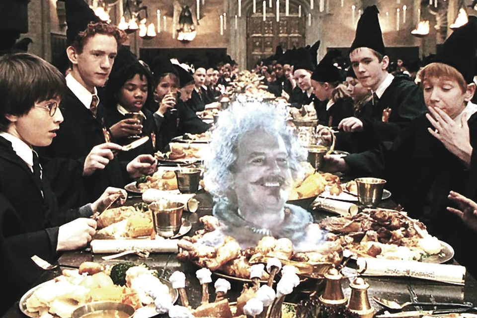 В «Гарри Поттере и Тайной комнате» на 500-й день смерти призрака Почти Безголового Ника в Хогвартсе подавался хаггис с личинками. Фото: Кадр из фильма «Гарри Поттер и Тайная комната», 2002 г.