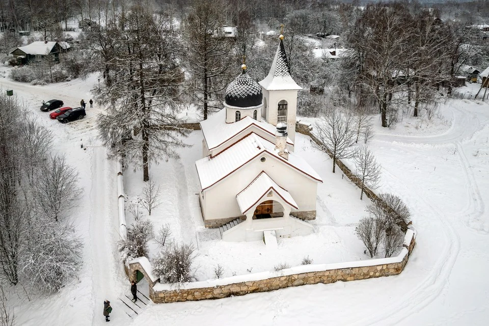 Церковь Живоначальной Троицы, построенная по эскизам Василия Поленова