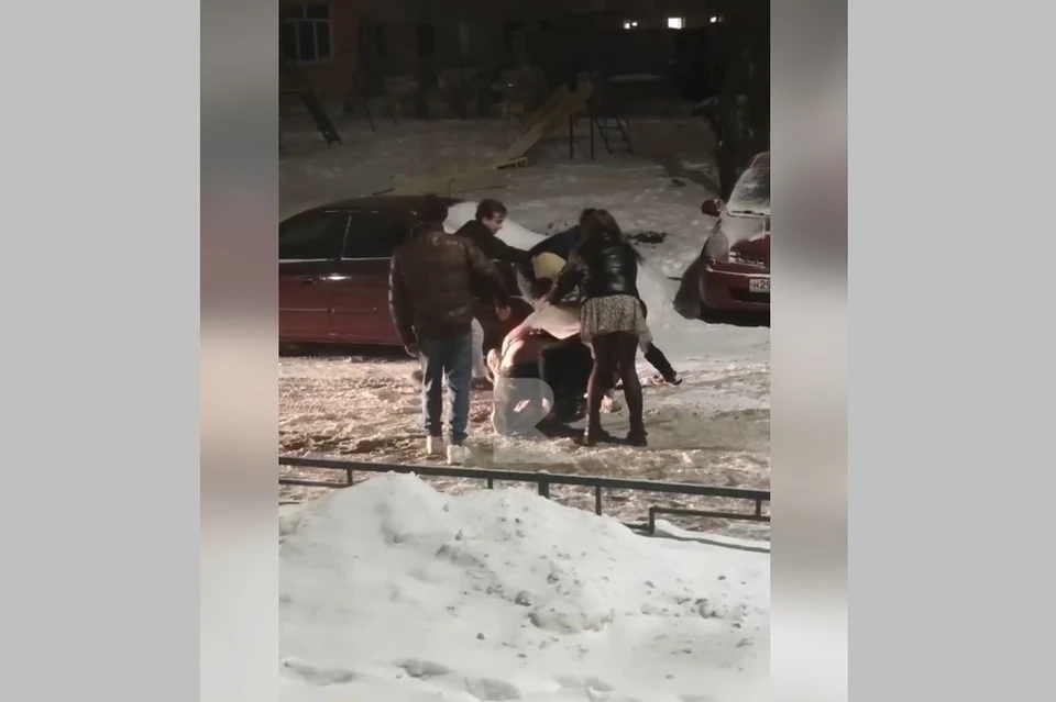 Жестокая драка подростков на окраине Рязани попала на видео