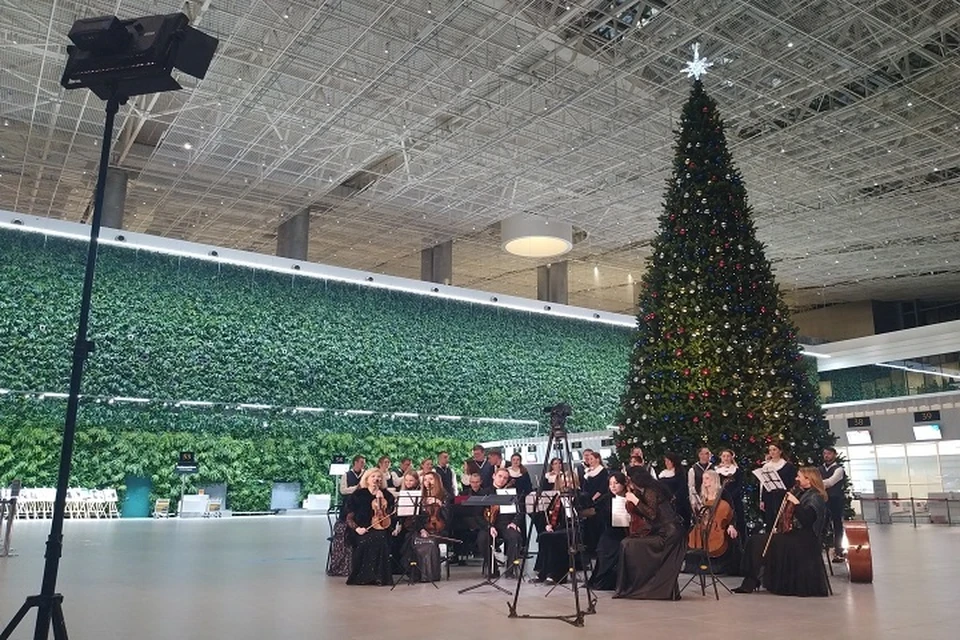 В аэропорту Симферополя прошли съемки рождественского концерта. Фото: пресс-служба аэропорта