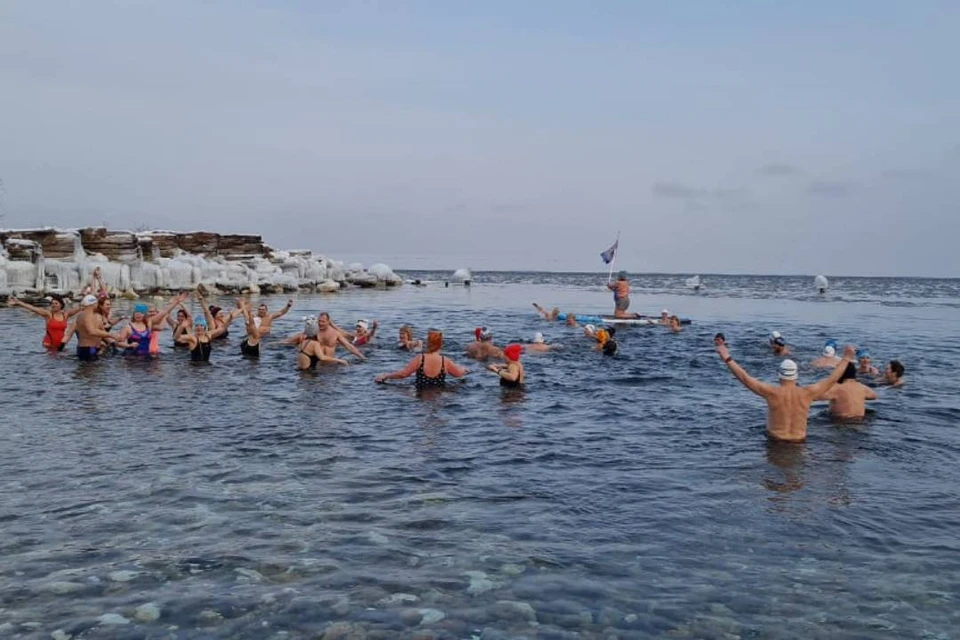 Десятки пловцов приняли участие в 24-часовом заплыве на Байкале "Ледяной экстрим". Фото: Алексей Никифоров.