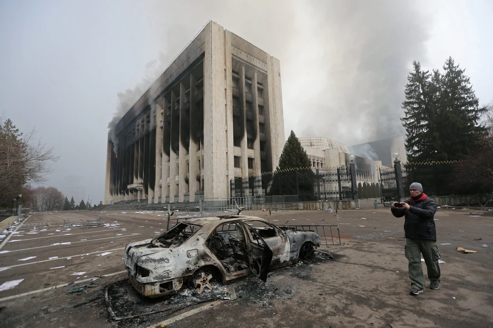 Акимат Алма-Аты, сожженный протестующими