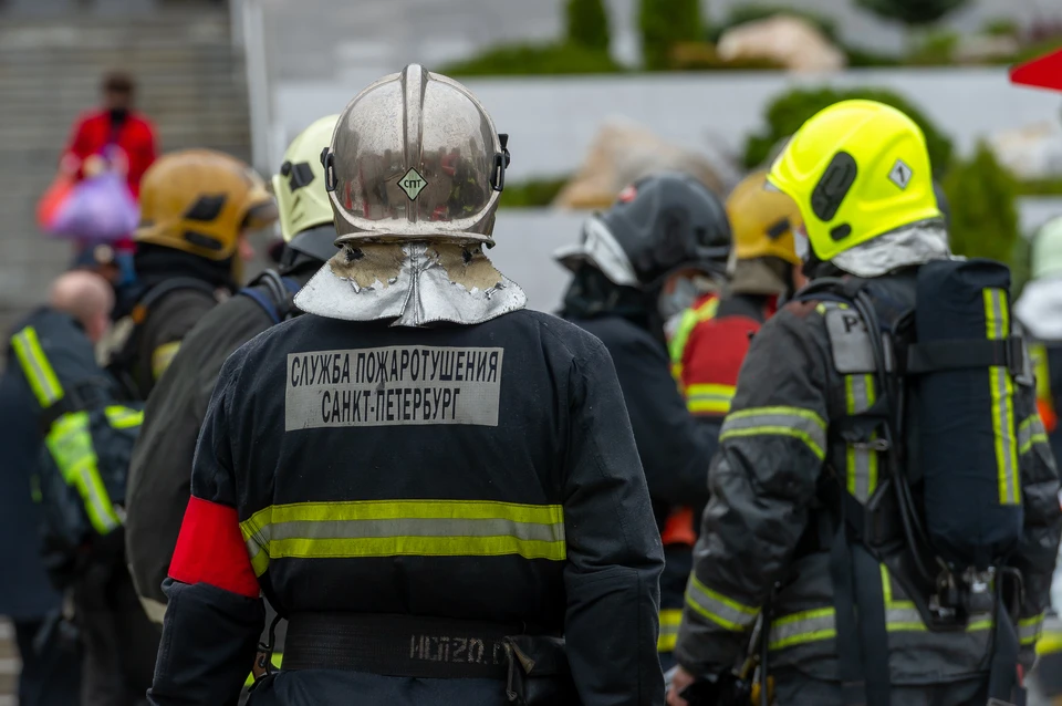 Пожар в жилом доме на набережной Фонтанки тушат по повышенному рангу