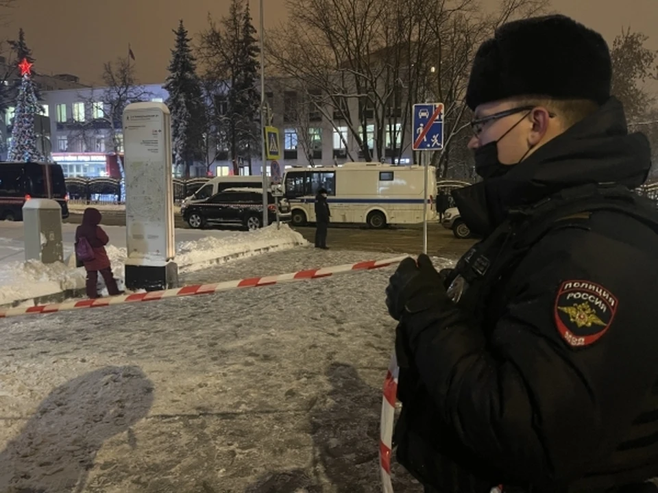 Сотрудники полиции разыскивают подозреваемого