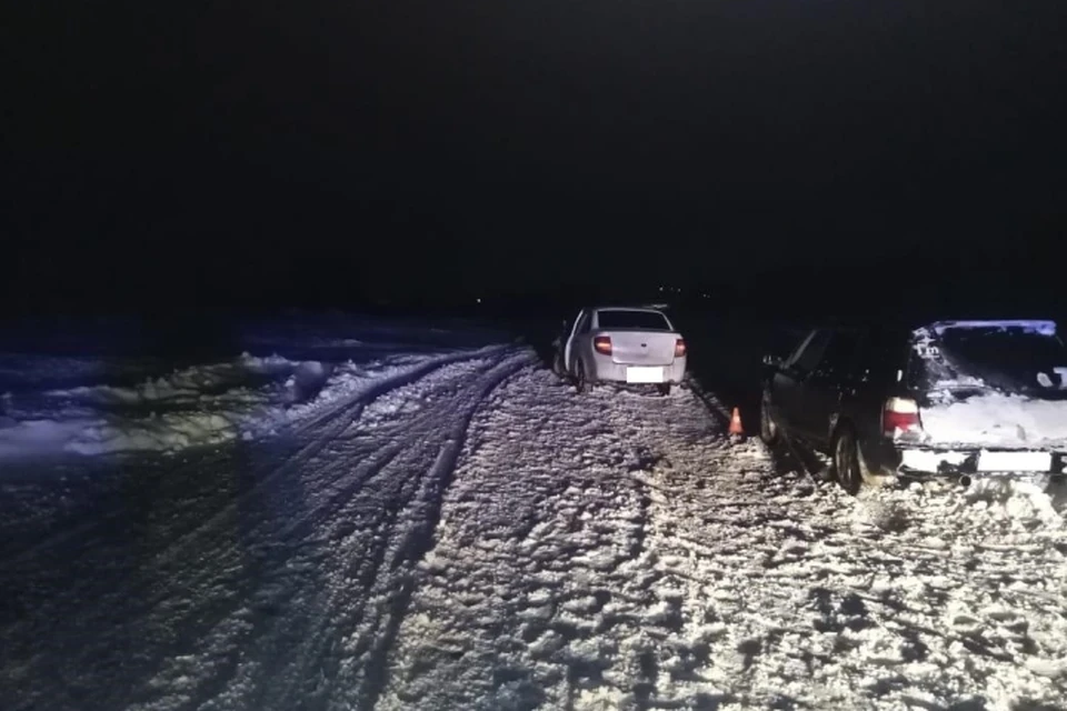 В аварии пострадали оба водителя и два пассажира «Гранты». Фото: vk.com/gibdd43