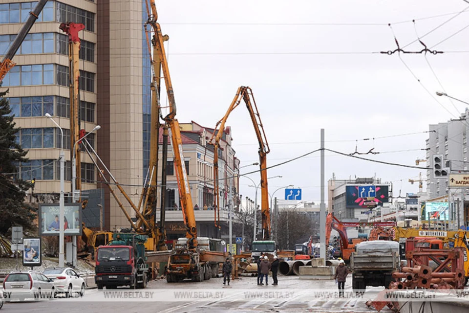 Стала известна точная дата, когда в Минске откроют новый мост на Немиге. Фото: БелТА