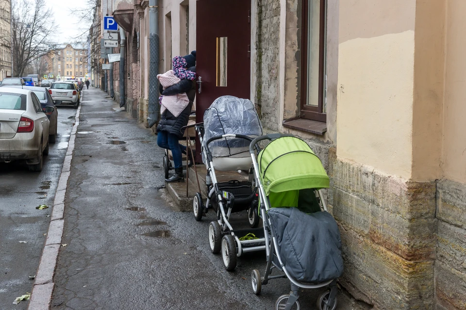 Молодая мама с грудной дочкой пропали в Петербурге.