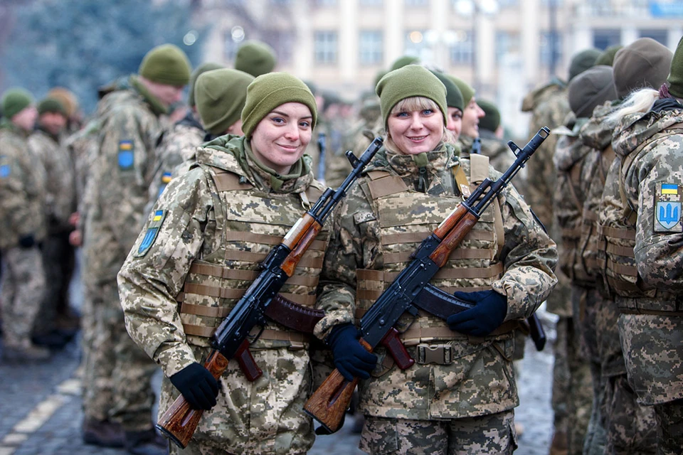 На Украине с 17 декабря приказом Минобороны начали ставить на военный учет даже женщин! Всех! От девушек 18 лет до бабушек 60 лет, от поварих до бухгалтеров — все должны явиться в военкоматы.