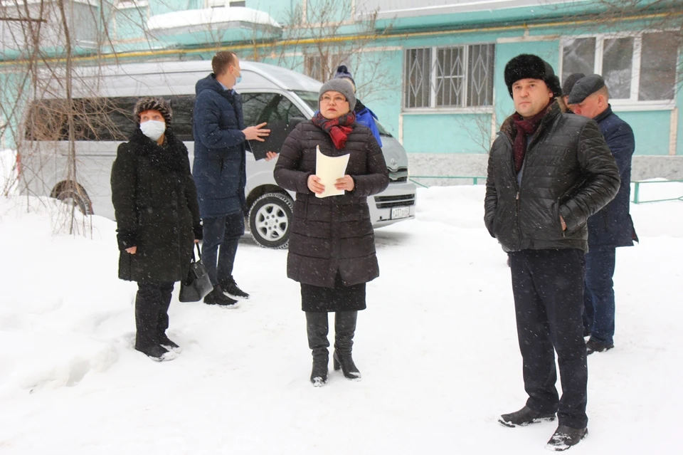 Мэр Рязани Елена Сорокина на видео отчитала глав управляющих компаний за плохую уборку снега.
