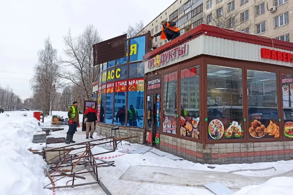 В Петербурге семь районов частично освободили от незаконных торговых павильонов. Фото: ККИ Петербурга