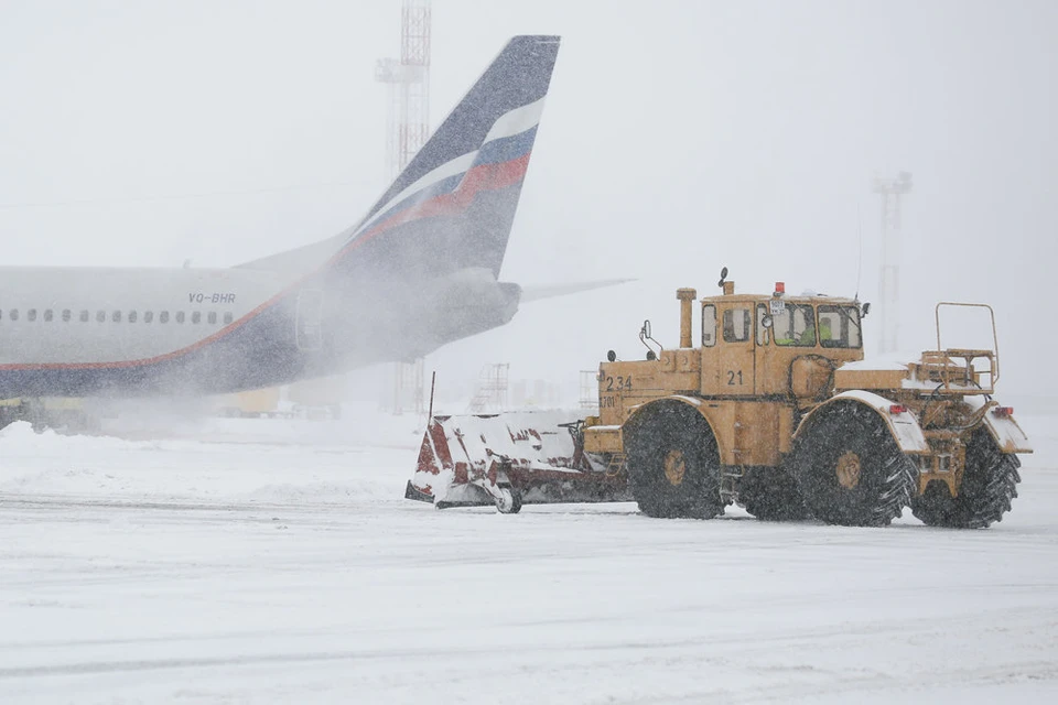 Снег вновь парализовал работу аэропорта в Краснодаре.