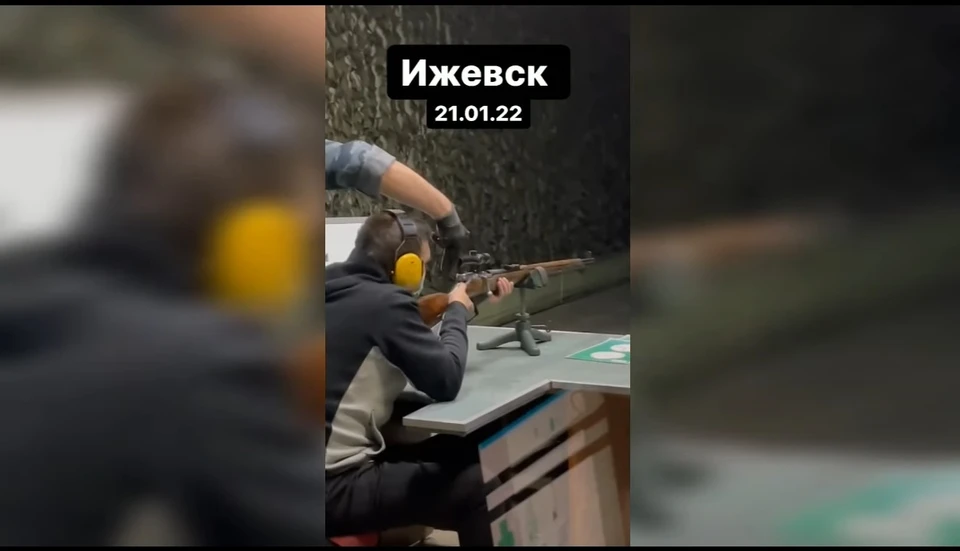 Шатунов пострелял по мишеням из винтовки Мосина со снайперским прицелом. Фото: Yuriy Shatunov FAN channel, youtube.com