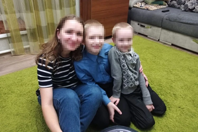«Были бледные и тощие. Их прятали даже от школы!»: жительнице Новосибирска вернули сыновей, которых она не видела 2,5 года