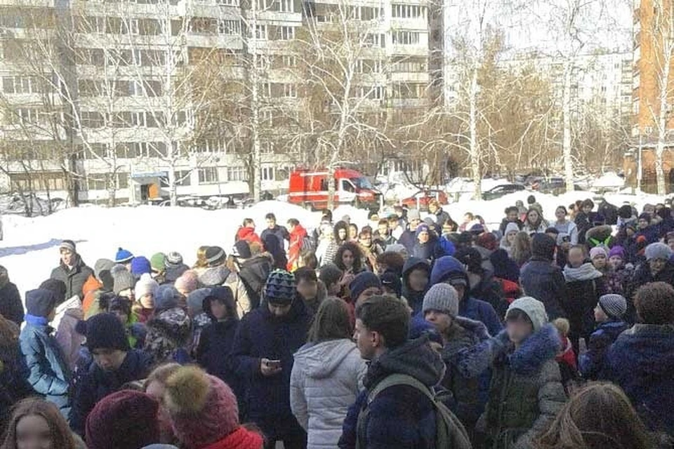 Второй день в Тольятти эвакуируют школы