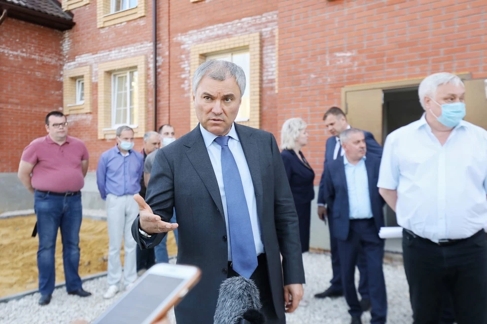 Володин призвал торопиться со строительством жилья для врачей в Елшанке еще летом