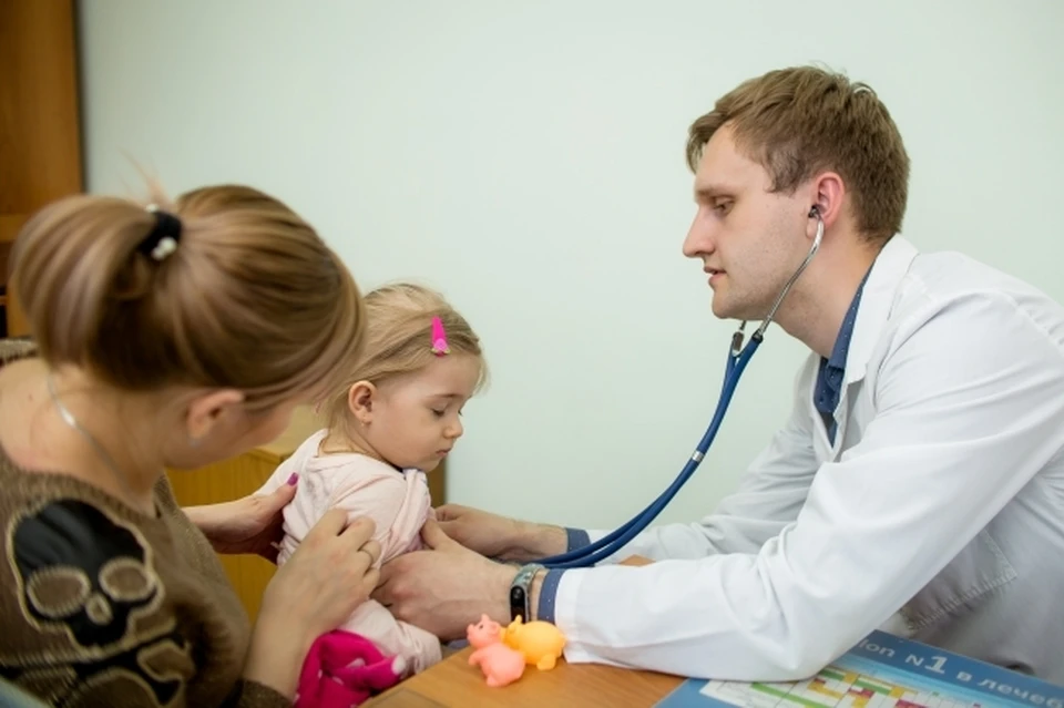 Только плановые осмотры помогают родителям вовремя обнаружить патологии, которые можно скорректировать