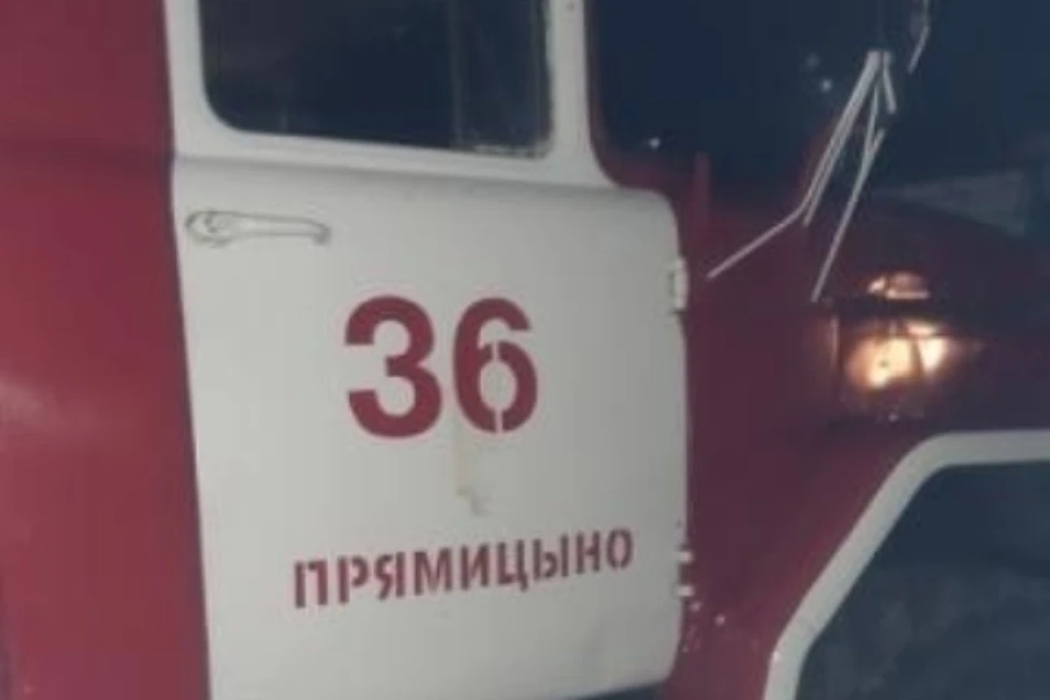 В результате пожара повредилась крылечная пристройка к жилому дому