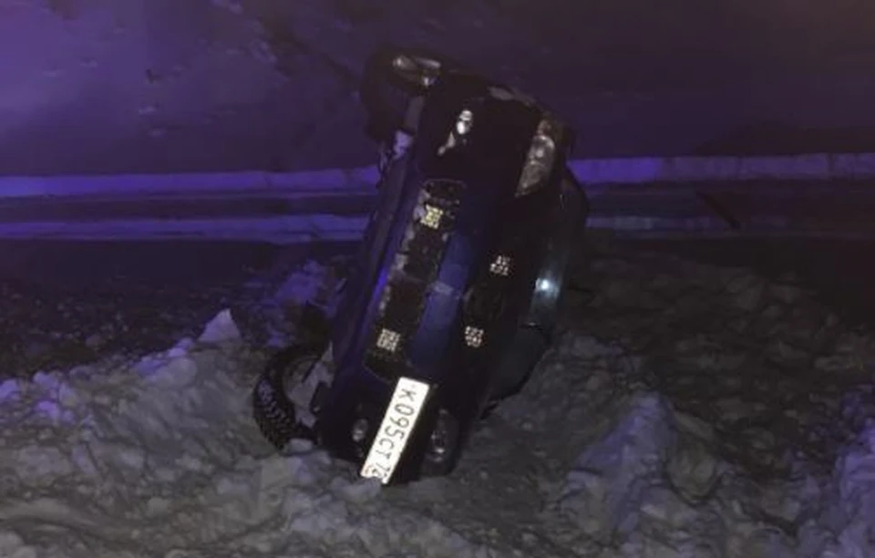 Молодая тюменка травмировала ноги в ДТП из-за пьяного друга-водителя.