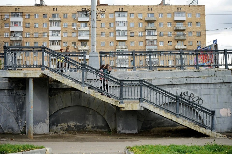 Поиск подрядчика, который возьмется за ремонт Красного моста, продолжится