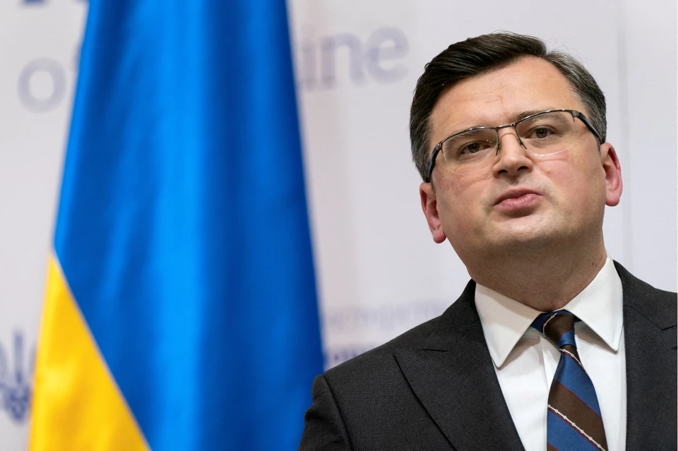Глава украинского МИД Дмитрий Кулеба заявил, что РФ якобы разместила на территории Украины войска и вооружение.