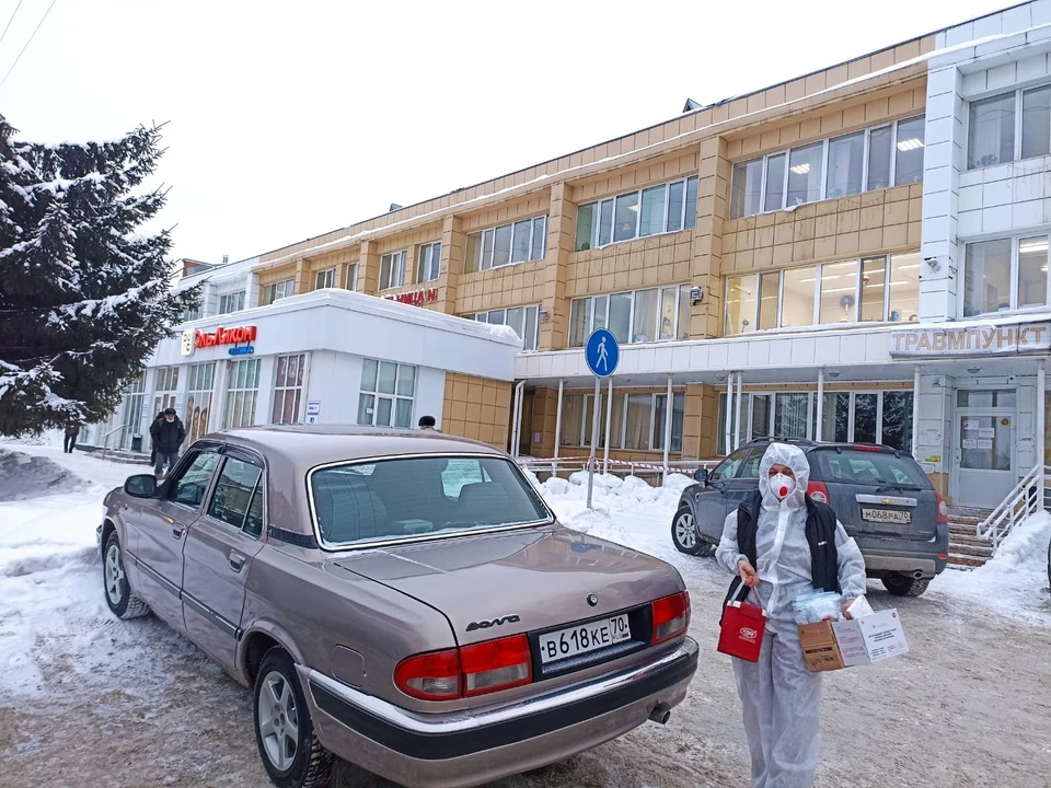 Администрация Томского государственного университета систем управления и радиоэлектроники уже выделила один служебный автомобиль медикам горбольницы №3 в рамках мероприятий по борьбе с COVID-19. Фото: "Область здоровья"