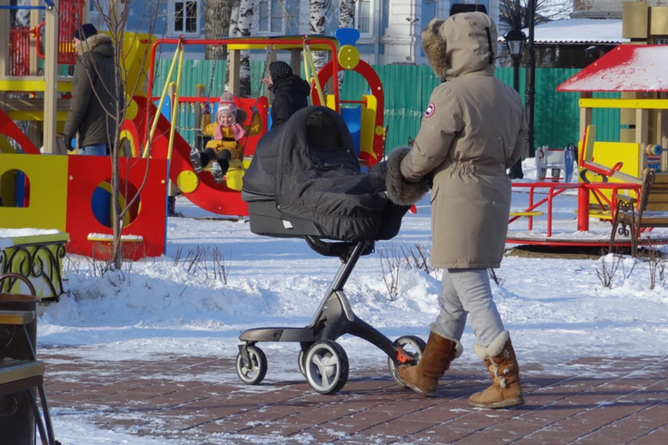 К тюменке, которую лишают родительских прав, не смогли попасть.
