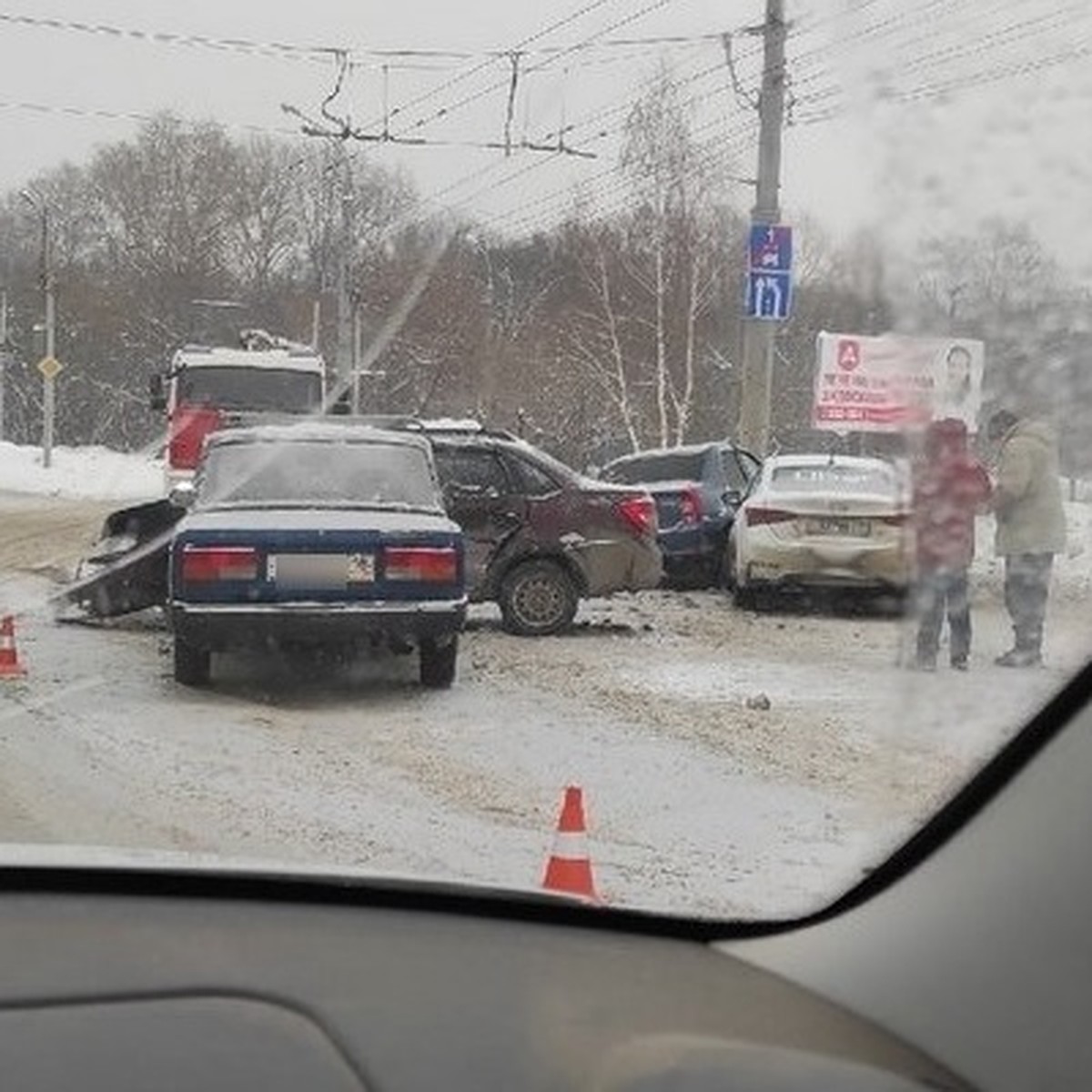 4 автомобиля столкнулись на Долгом мосту в Ижевске - KP.RU