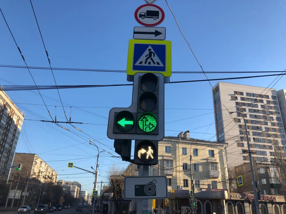 В Екатеринбурге светофоры с новой секцией уже появились, в Калининграде пока нет.