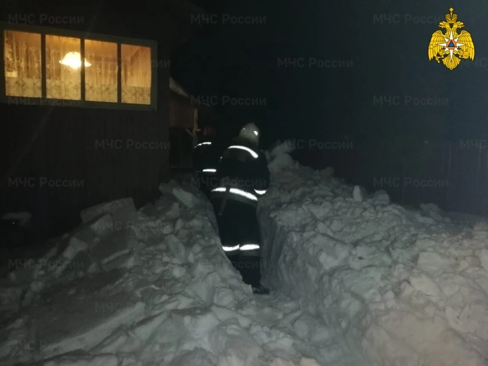 Выход из дома завалило снегом Фото: ГУ МЧС России по Тверской области