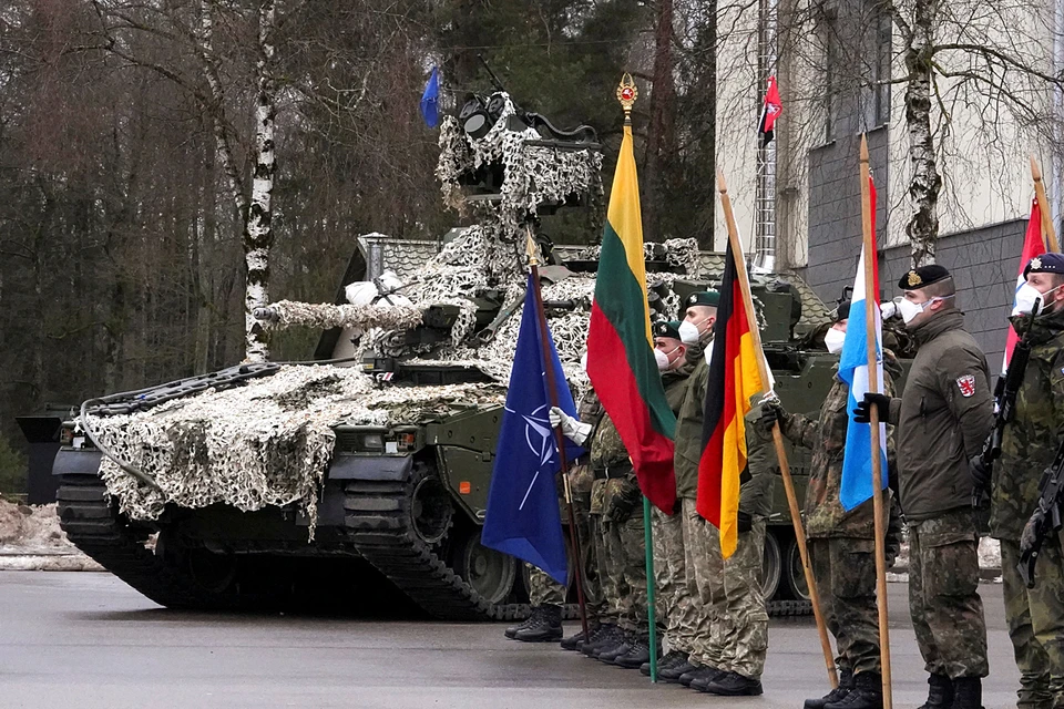 Версия о том, что вступление в НАТО «успокоит» Таллин, Ригу и Вильнюс, медленно продвигалась с конца 1992 года