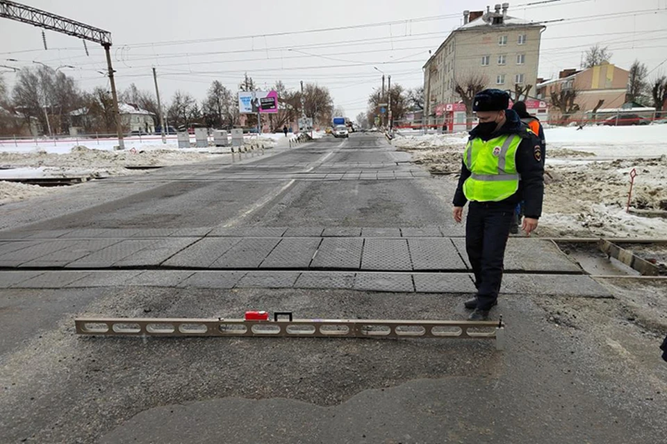 Брянск тудей новости брянска. Обследование железнодорожных переездов. Комиссионное обследование железнодорожных переездов. ЖД переезд Брянск. Комиссионный осмотр ЖД переездов.