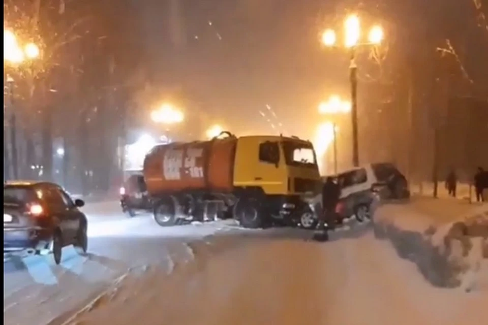 Тройное ДТП в Хабаровске. Фото:скриншот с видео