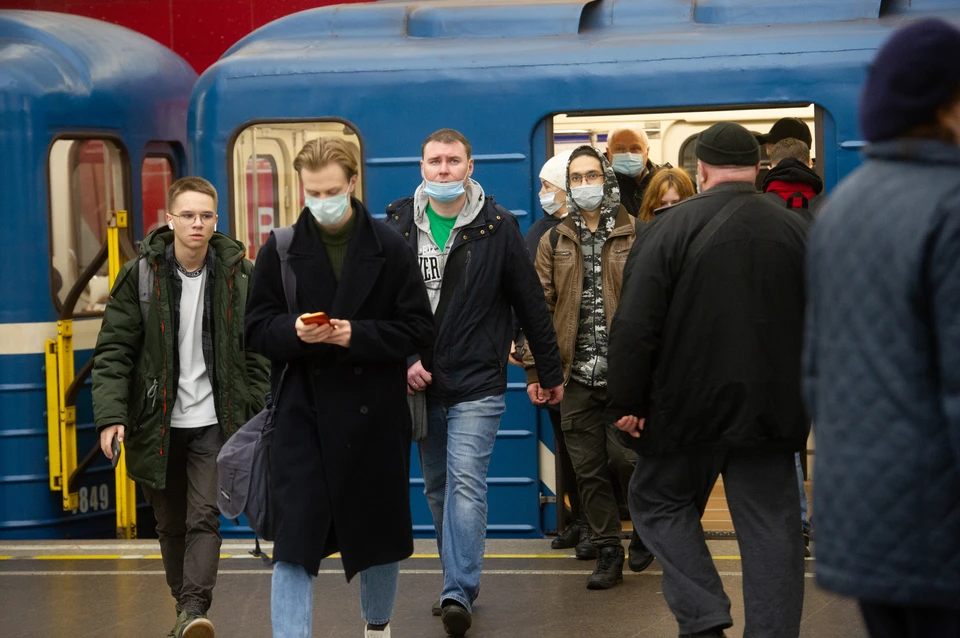 Более 11 тысяч человек заболели коронавирусом в Петербурге на 14 февраля