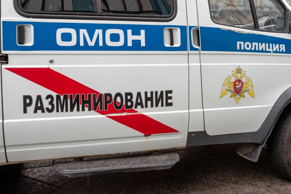 Более 8,5 тысяч человек эвакуировали из-за угрозы взрыва.