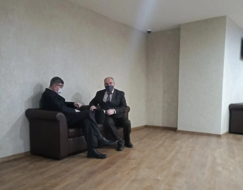 Ивану Ежову (справа) и его адвокату не удалось доказать невиновность